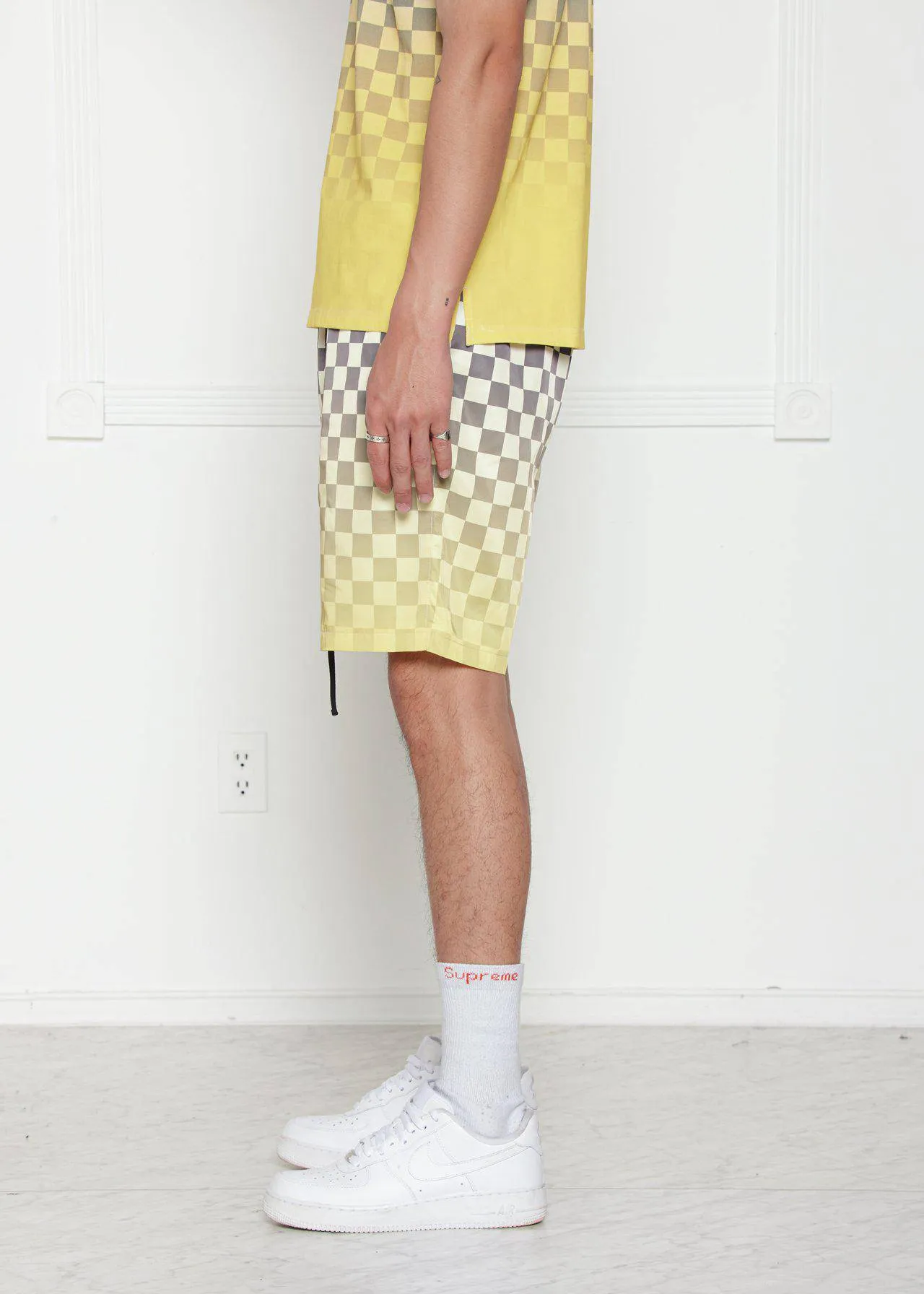 Konus Men's Ombre Checker Shorts In Yellow
