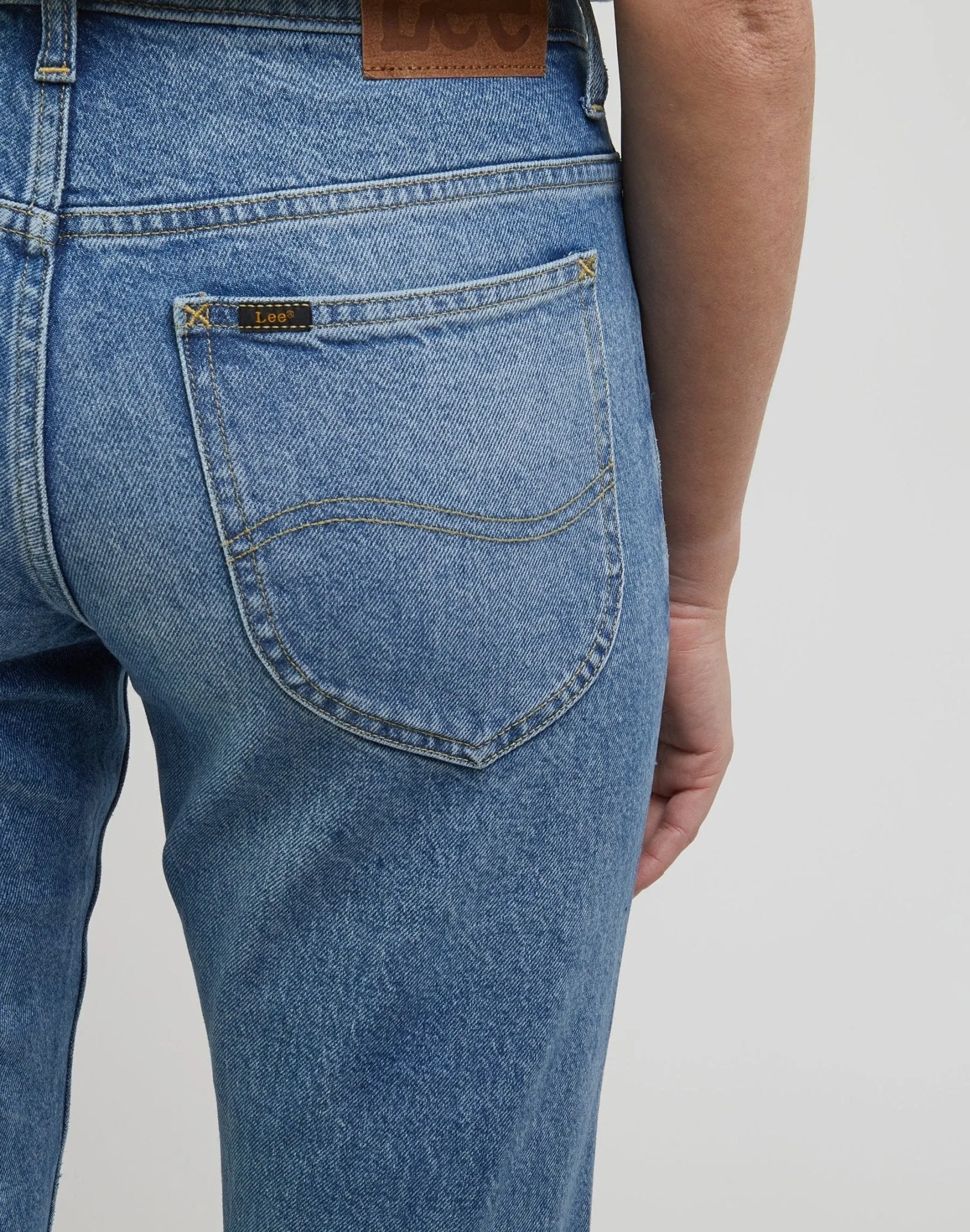 Rider Jeans In Modern Mid