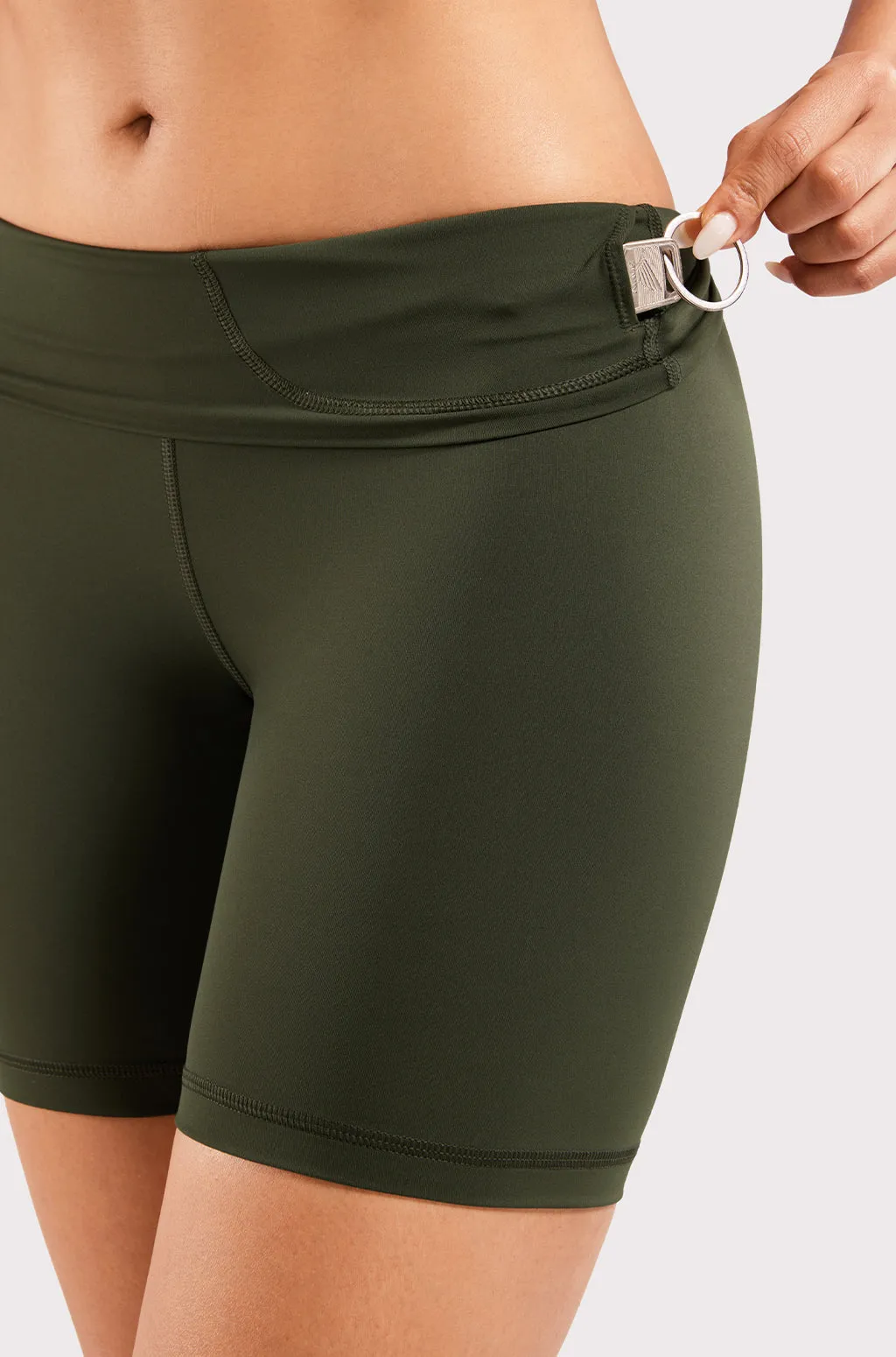 Sleek Biker Shorts 6"