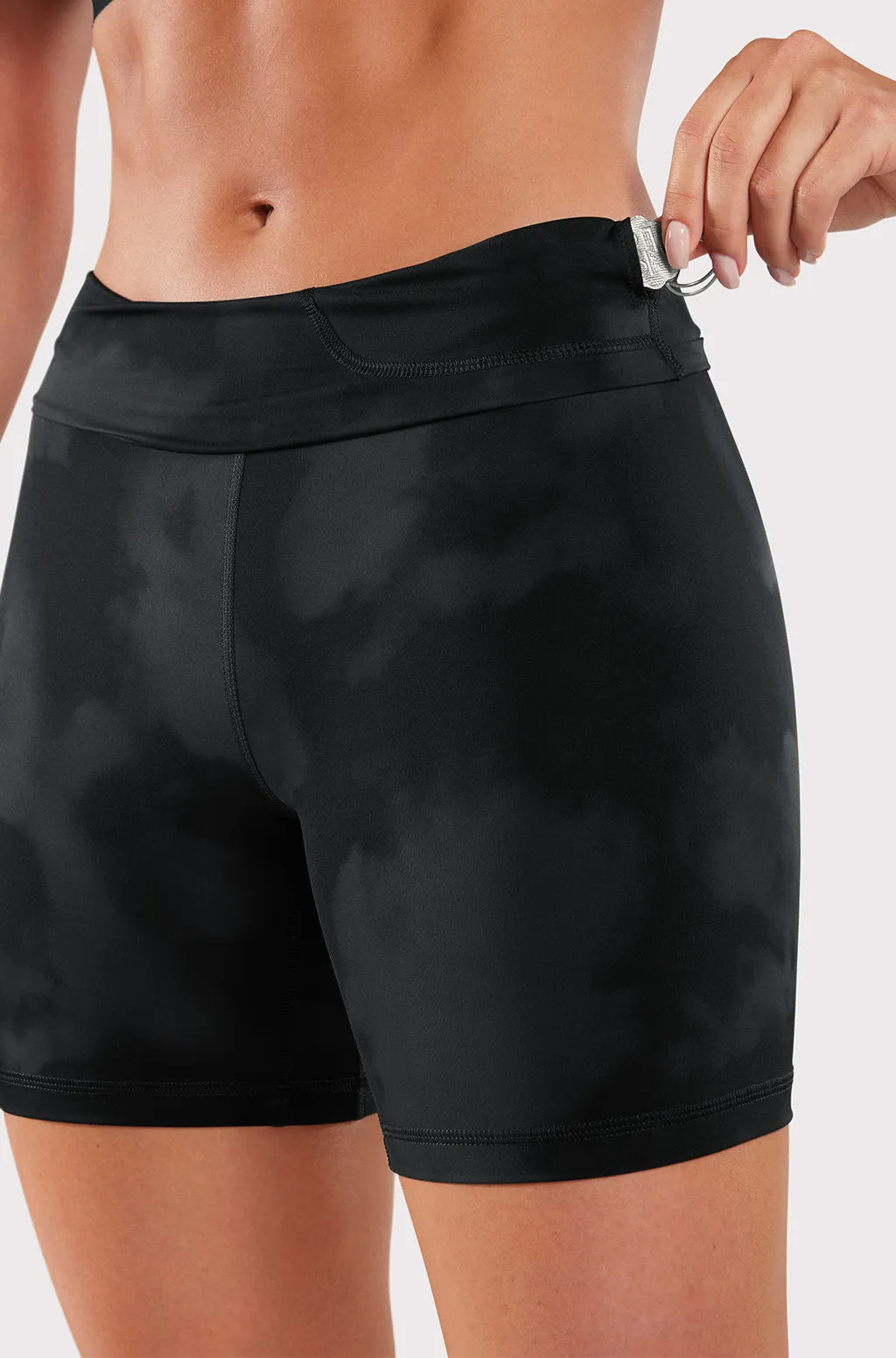 Sleek Biker Shorts 6"